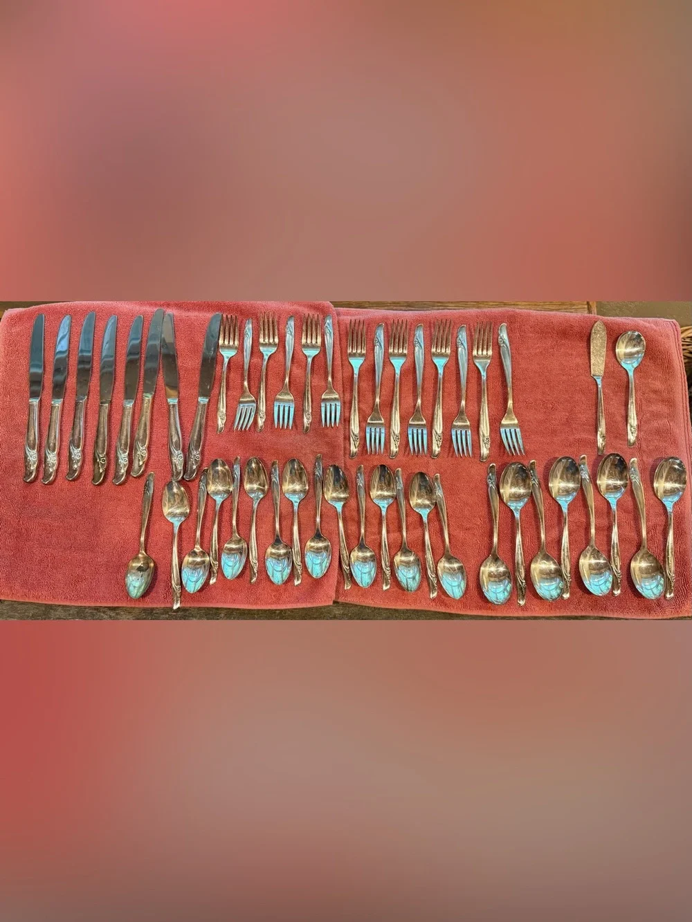 47 piece Vintage WM Rogers & Son IS Exquisite (Silverplate, 1940) Flatware set